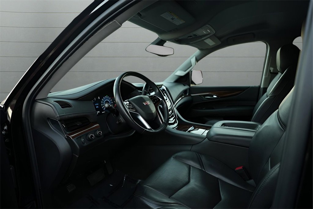 Used 2020 Cadillac Escalade ESV 4WD image 28