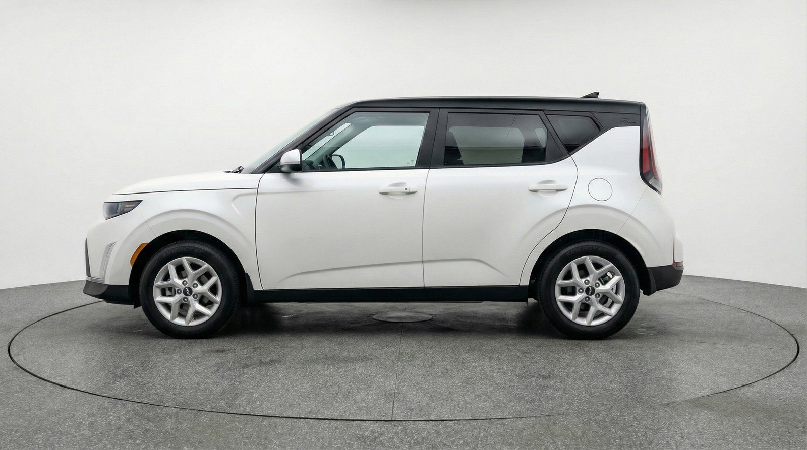 Used 2025 Kia Soul LX w/ LX Technology Package image 5