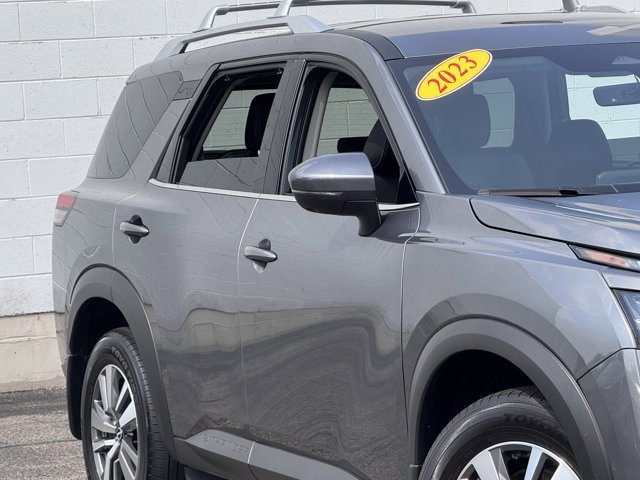 Used 2023 Nissan Pathfinder SL w/ Black Appearance Package image 4