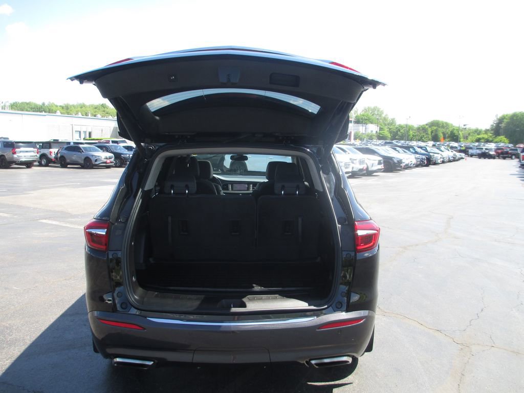 Used 2020 Buick Enclave Essence w/ Sound and Sites Package FWD image 8