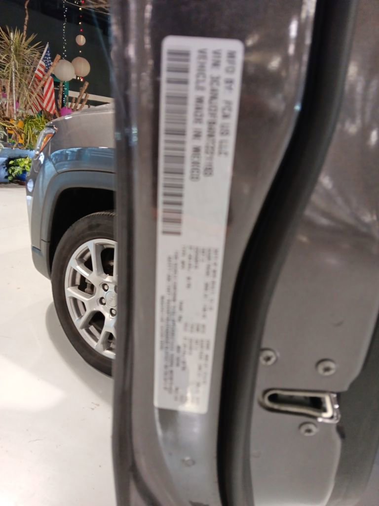 Used 2022 Jeep Compass Latitude image 10