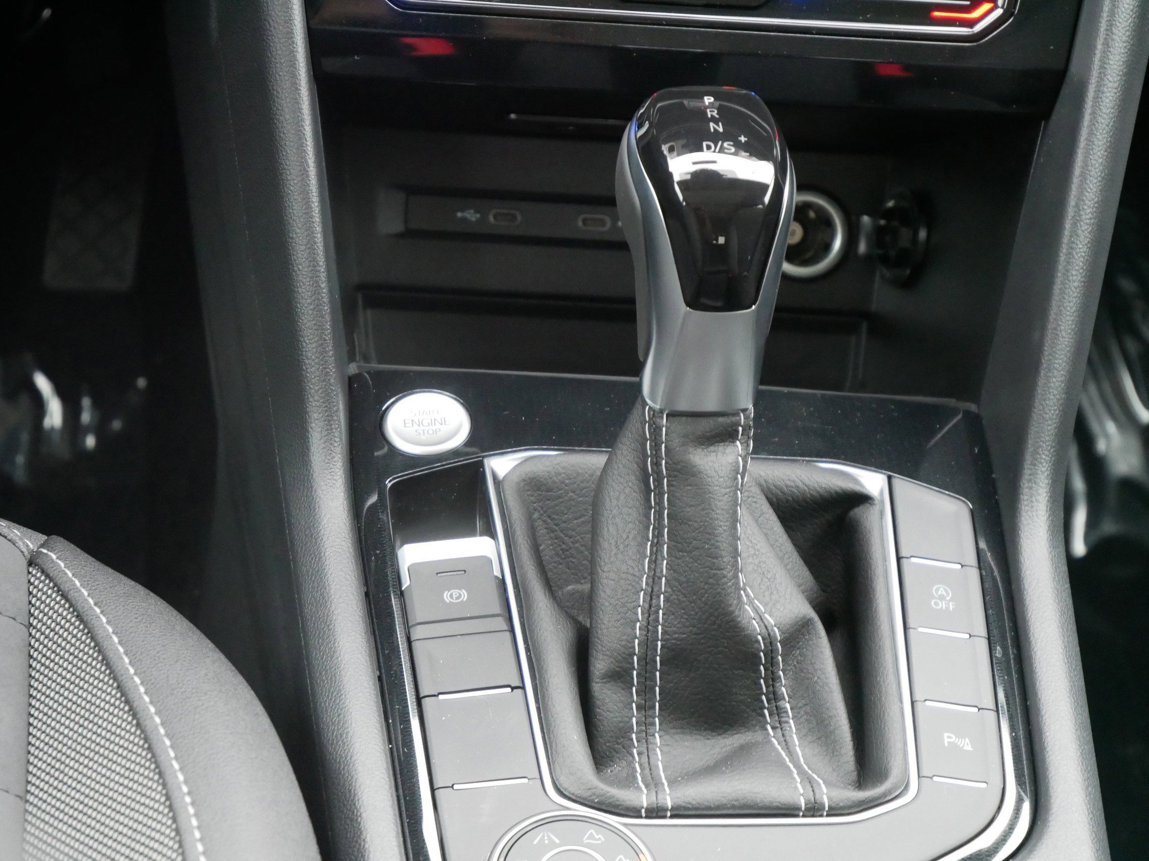 New 2025 Volkswagen Taos SE image 9