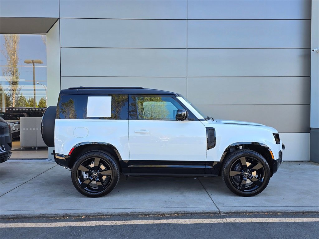New 2025 Land Rover Defender 90 X-Dynamic SE image 7