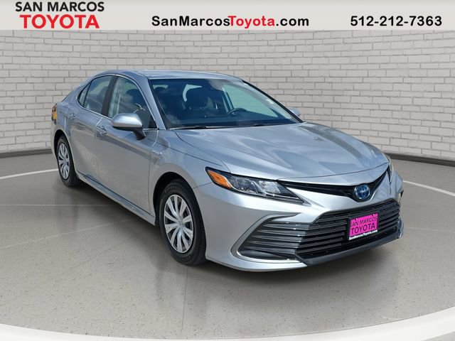 Used 2021 Toyota Camry LE image 3