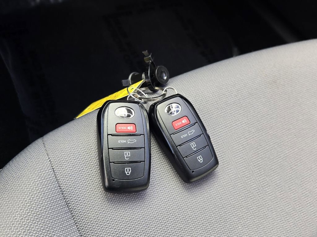 Used 2025 Toyota Corolla SE w/ SE Premium Package image 23