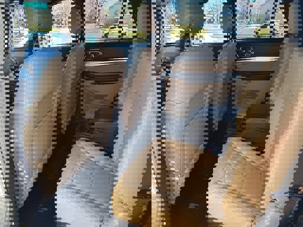 Used 2016 Ford Explorer XLT w/ Equipment Group 202A image 12