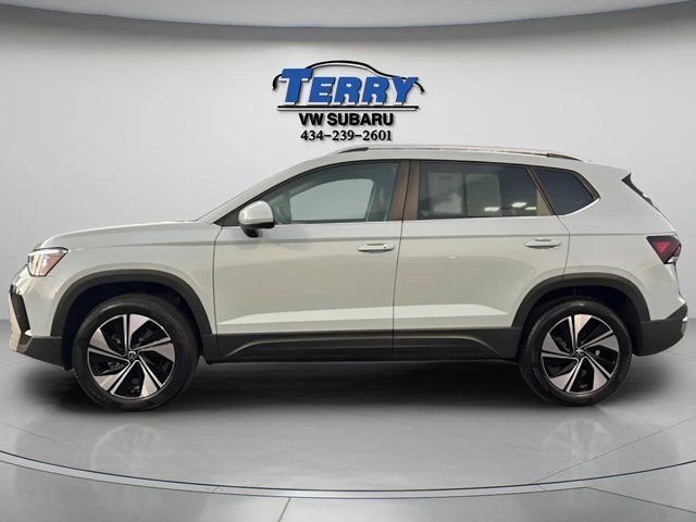 Certified 2026 Volkswagen Taos SE image 4