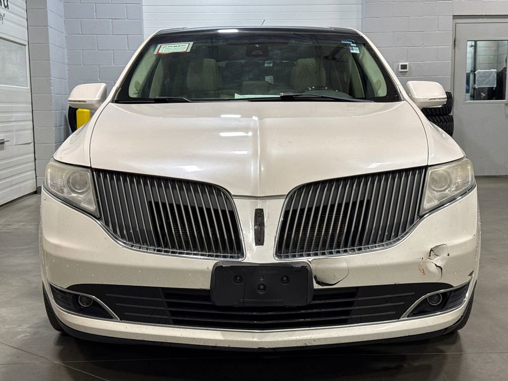 Used 2013 Lincoln MKT AWD image 2