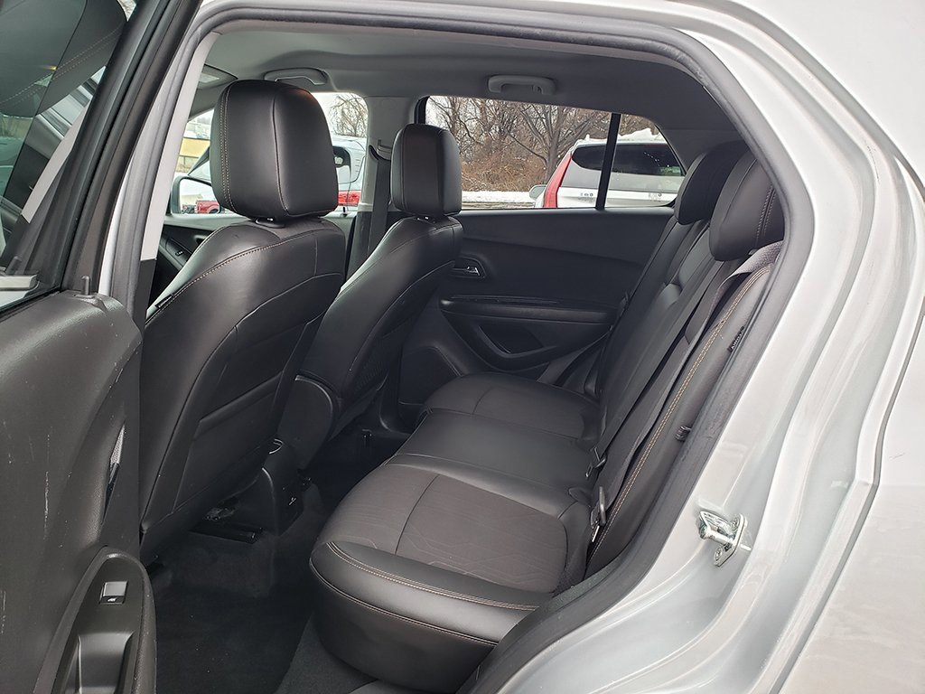 Used 2020 Chevrolet Trax LT w/ LT Convenience Package image 11