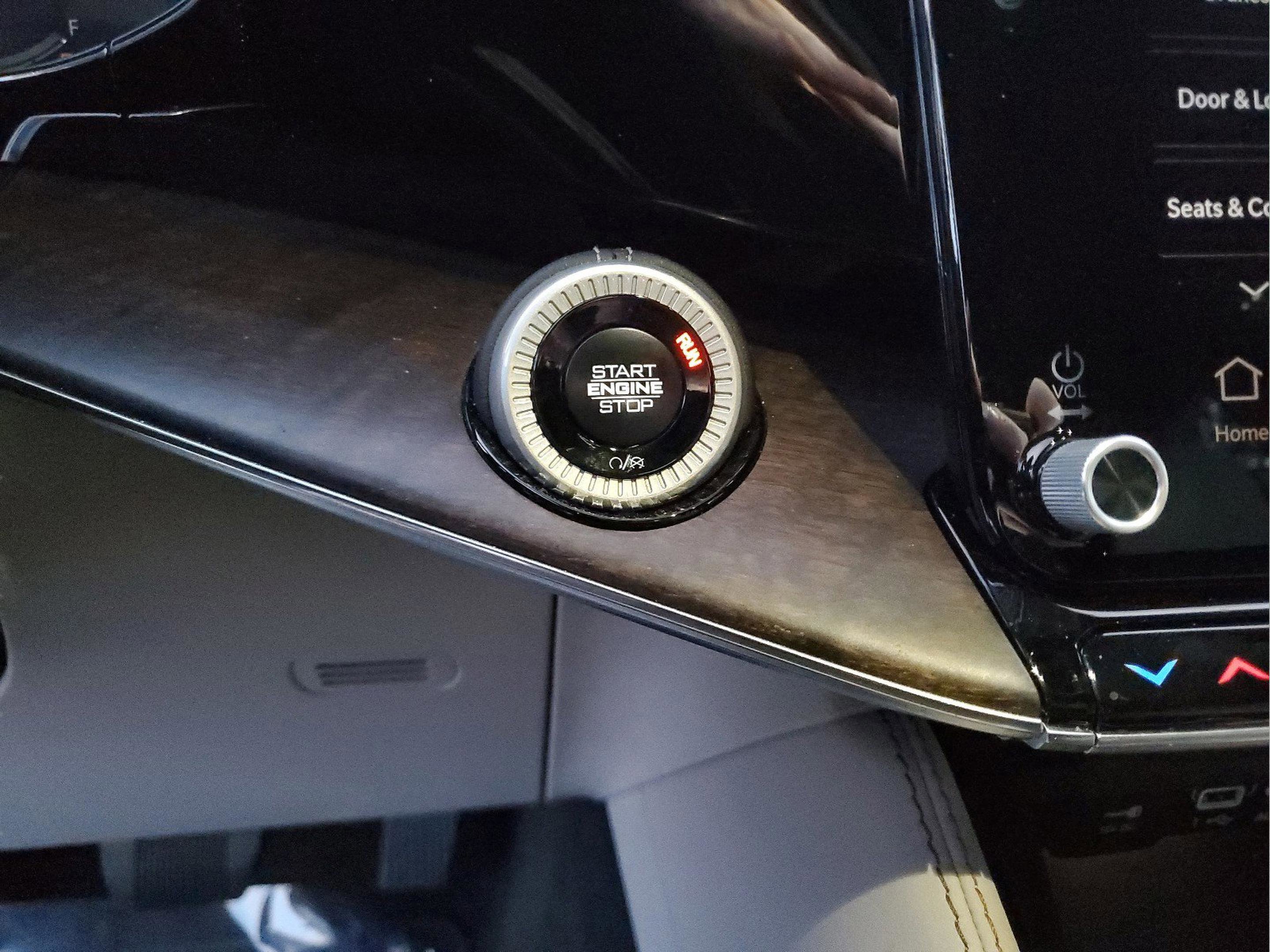 Certified 2025 Jeep Grand Wagoneer 4WD image 21