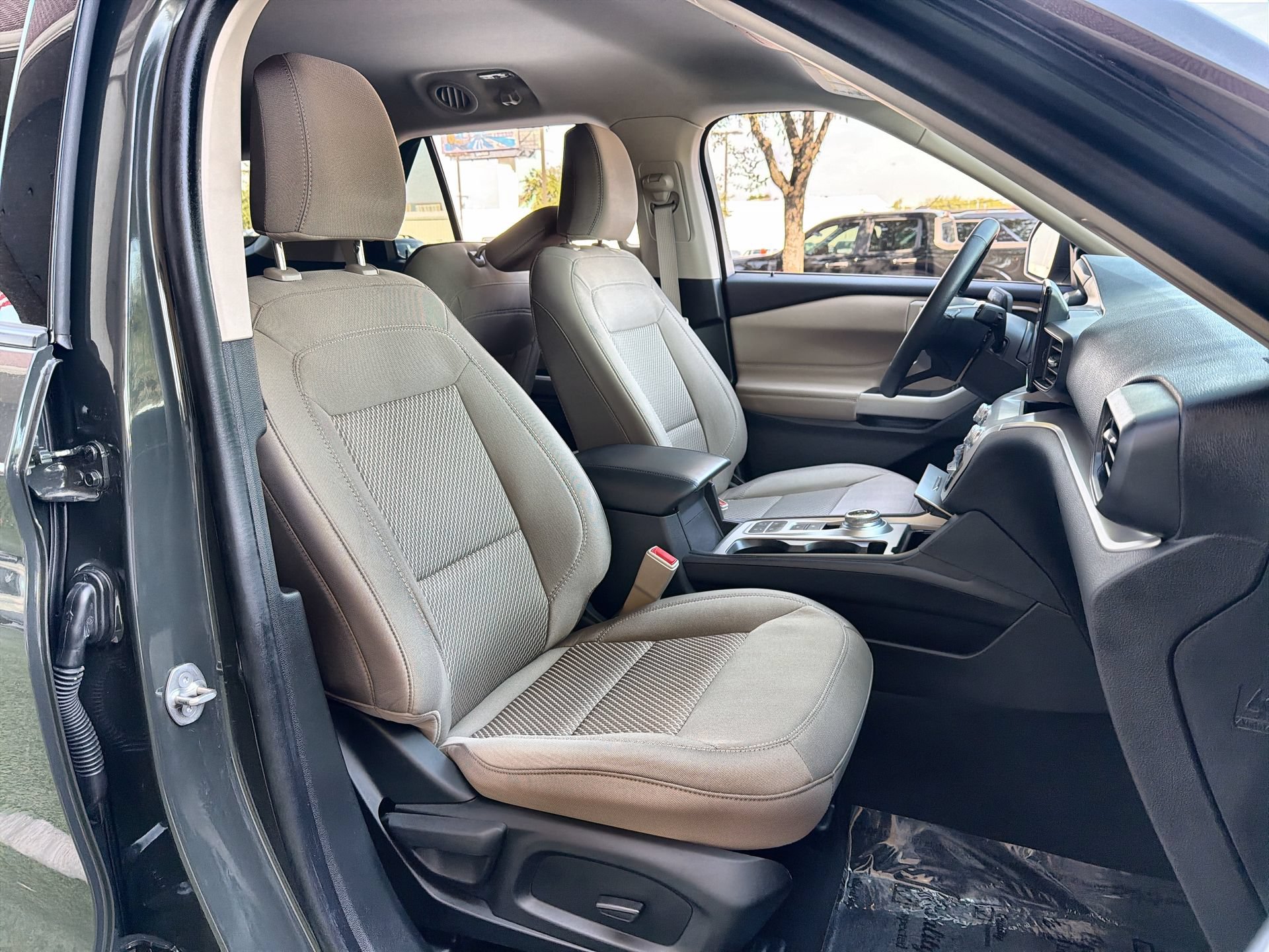 Certified 2023 Ford Explorer XLT RWD image 24