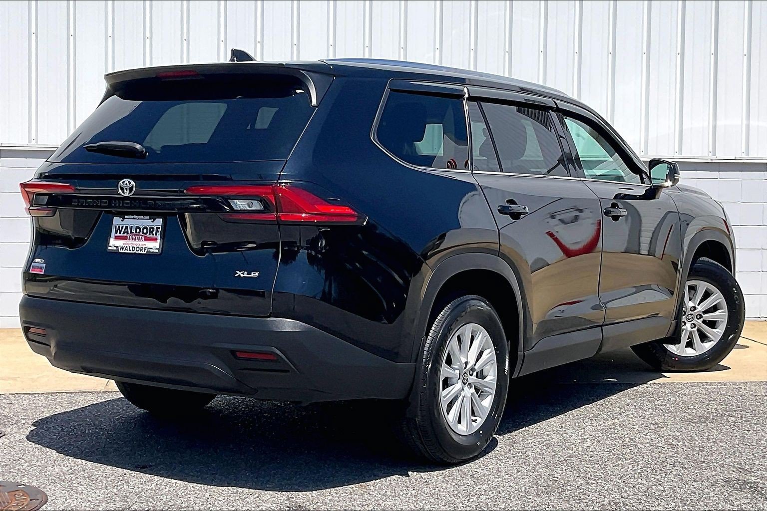 Used 2024 Toyota Grand Highlander AWD image 17