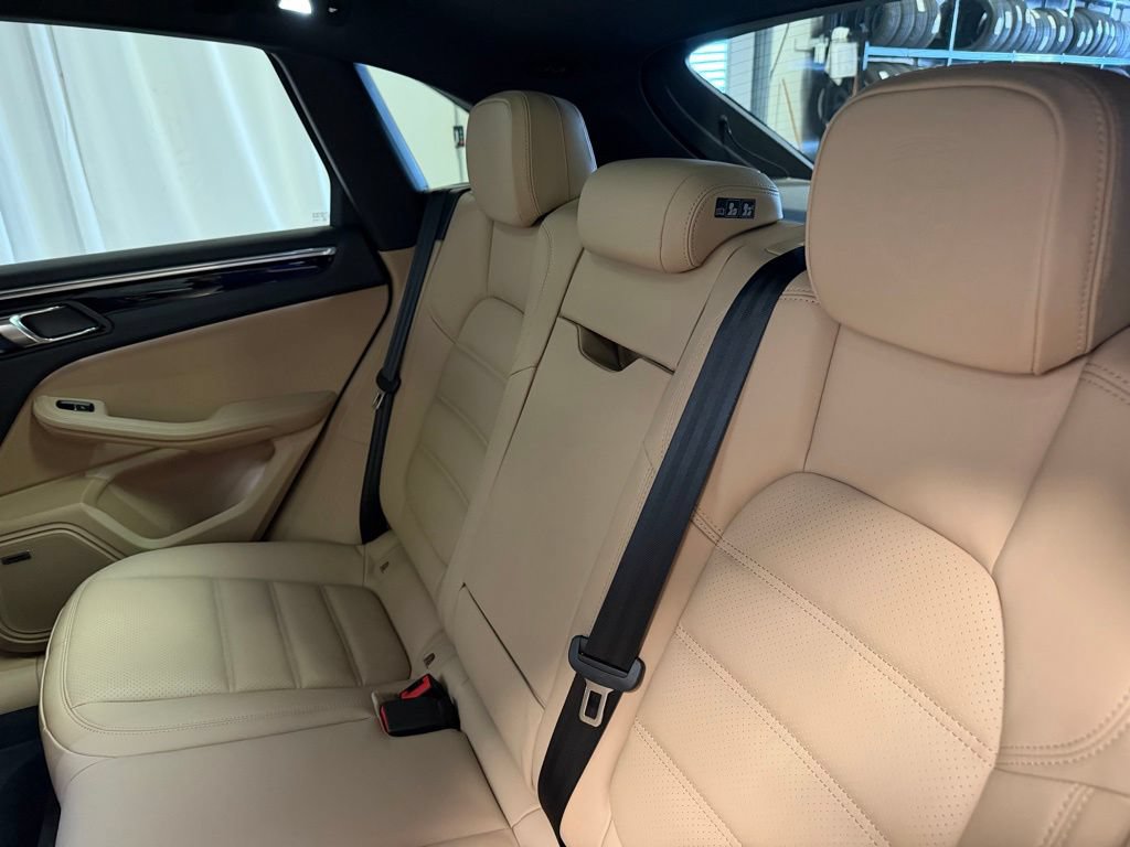 Certified 2026 Porsche Macan AWD/4WD image 25