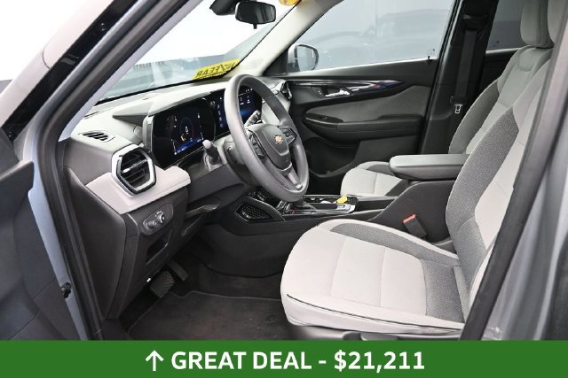 Used 2025 Chevrolet TrailBlazer LT AWD/4WD image 17