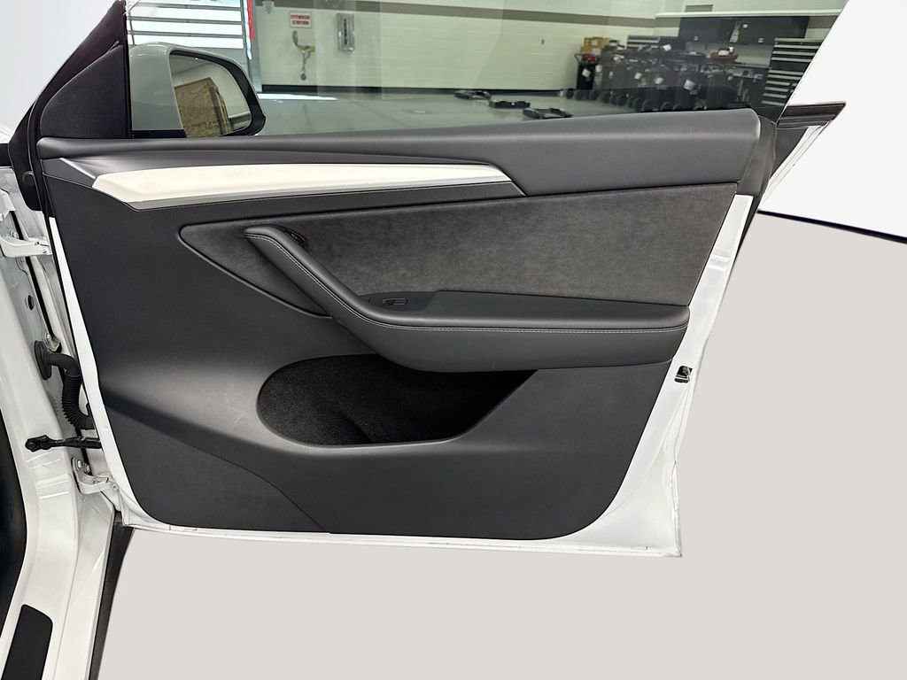Used 2023 Tesla Model Y Performance image 24