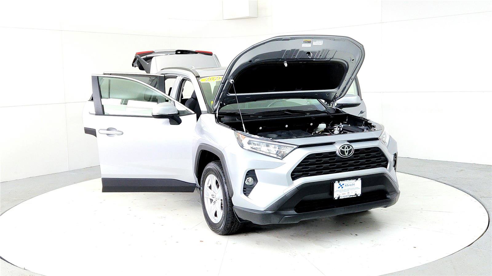 Used 2020 Toyota RAV4 XLE w/ Convenience Package image 9