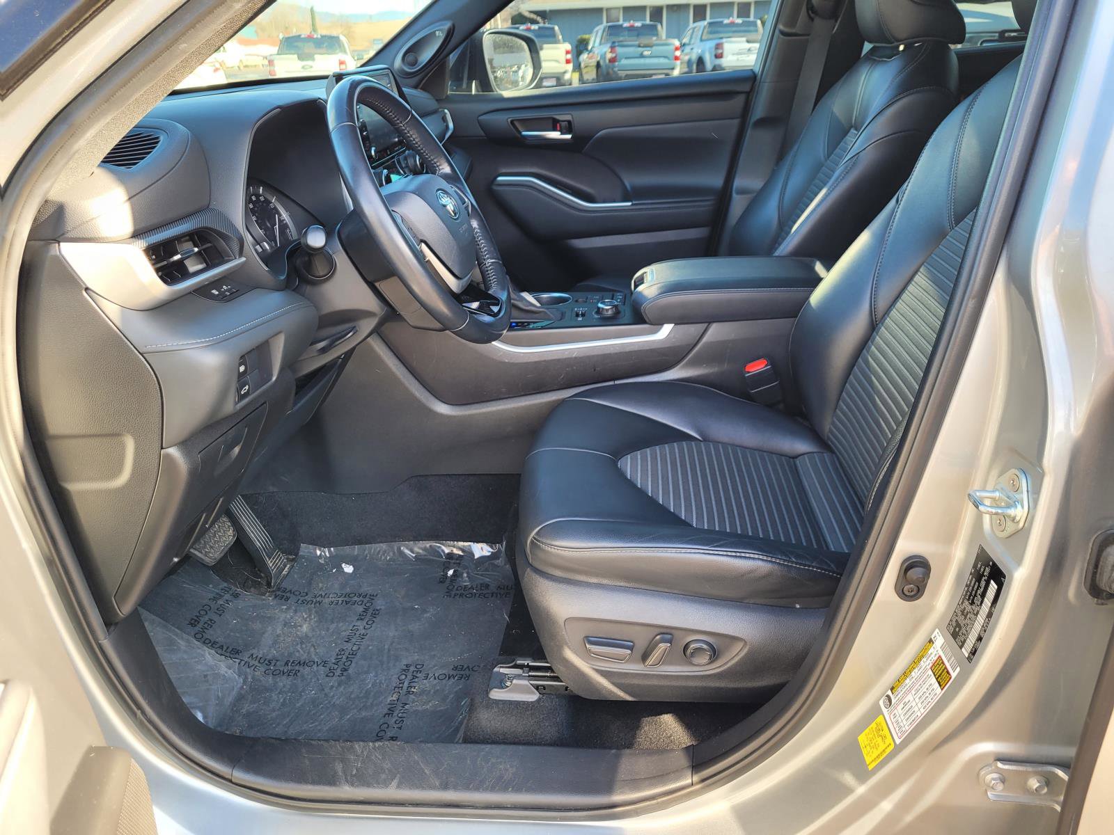 Used 2022 Toyota Highlander XSE image 9