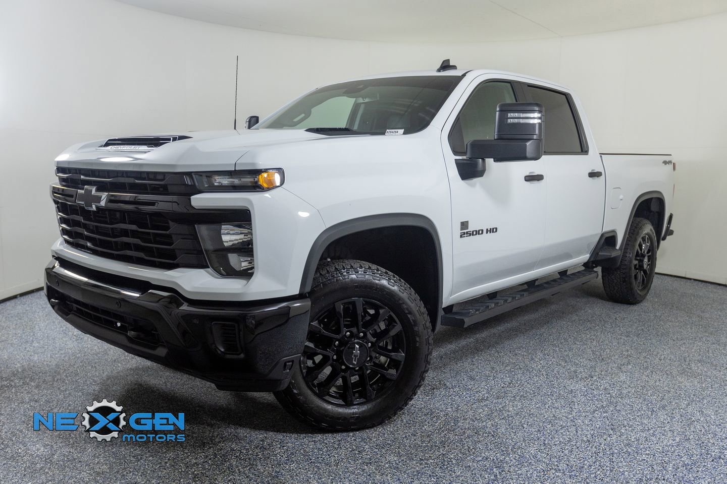 Used 2025 Chevrolet Silverado 2500 Custom w/ Custom Value Package AWD/4WD image 3