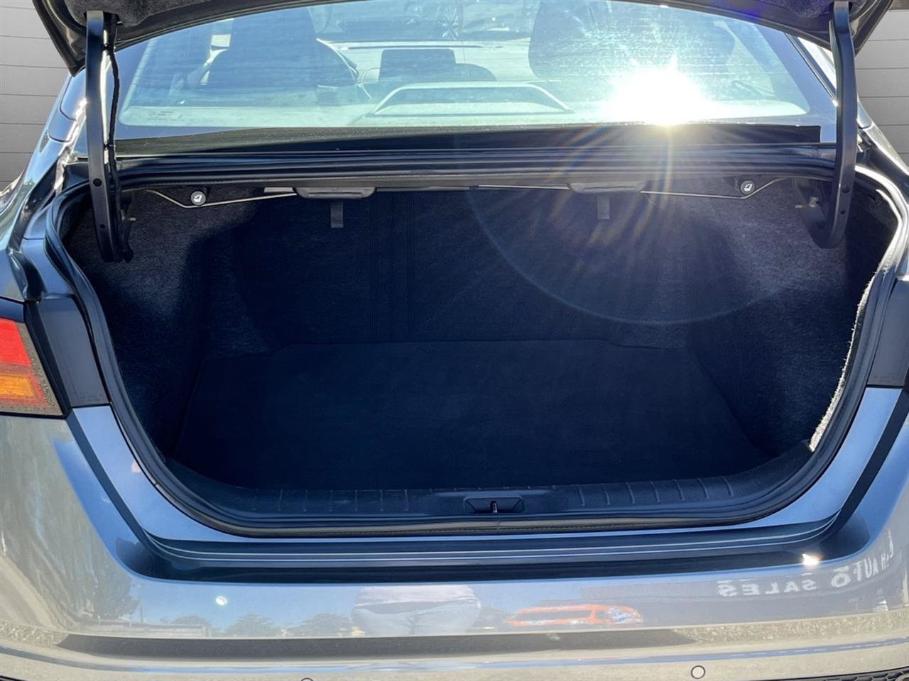 Used 2025 Nissan Altima 2.5 SV FWD image 10