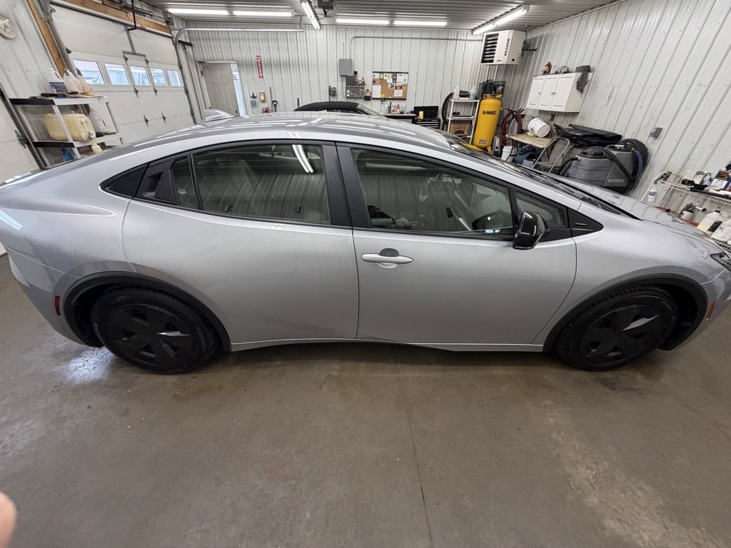 Used 2023 Toyota Prius LE image 6