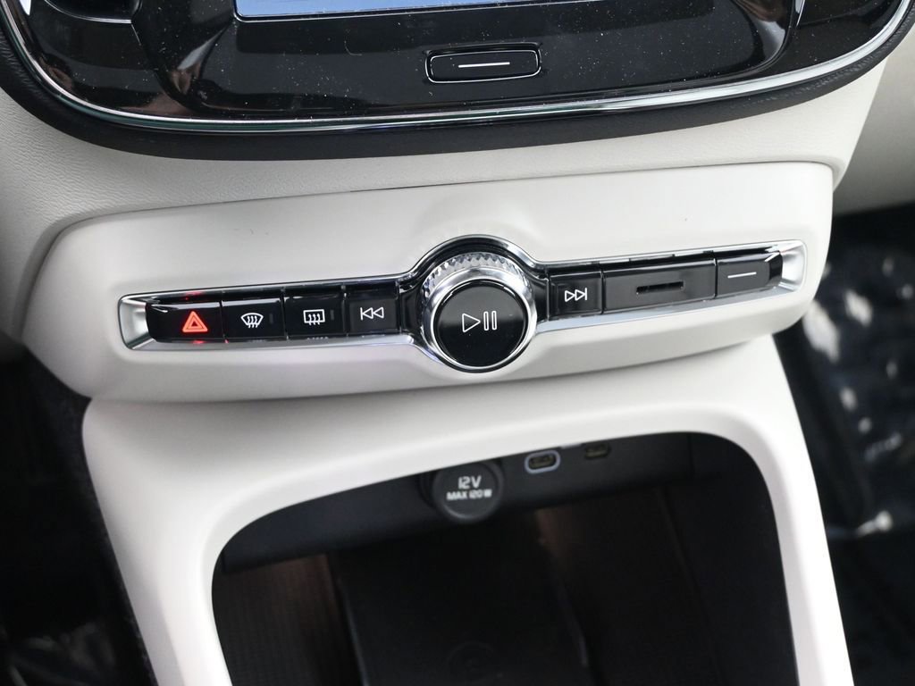 New 2026 Volvo XC40 B5 Ultra w/ Climate Package AWD/4WD image 16