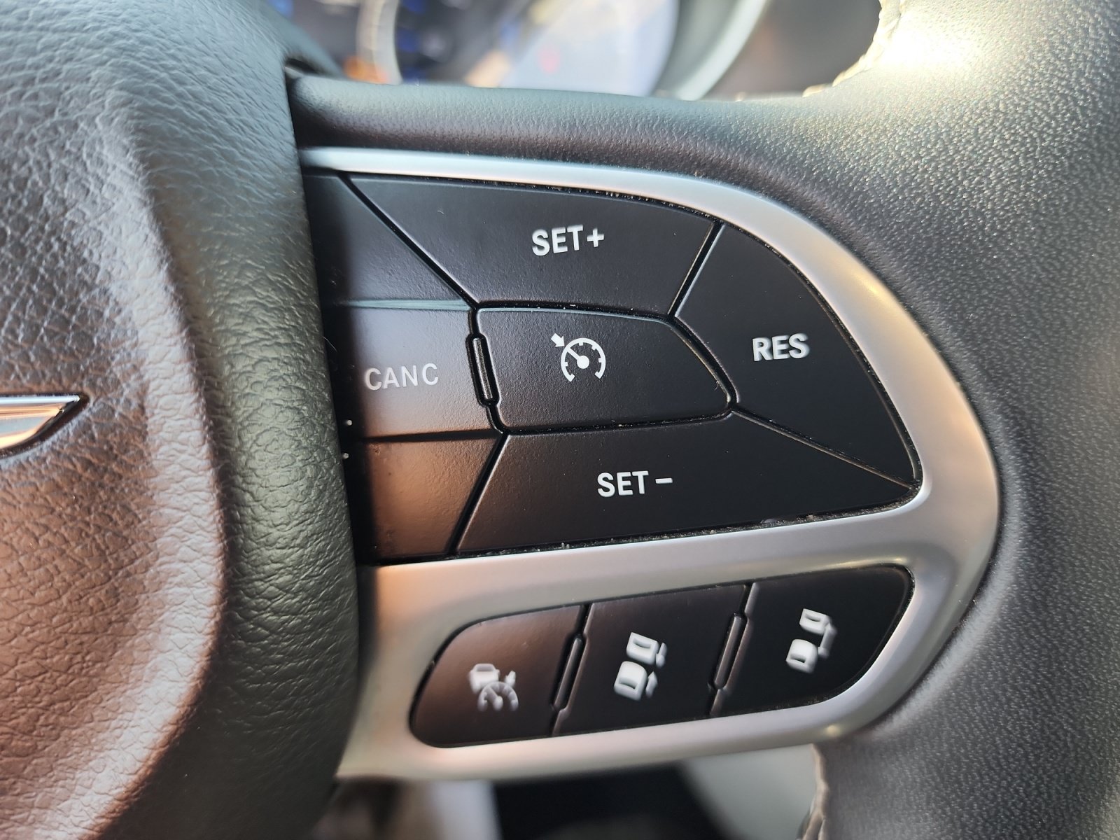 Used 2024 Chrysler Pacifica Touring-L FWD image 14