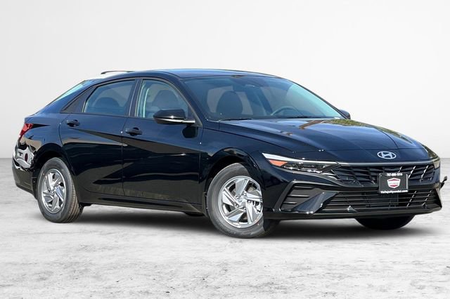 New 2026 Hyundai Elantra SE image 2