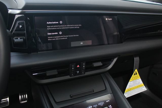 New 2025 Porsche Macan 4S Electric image 17