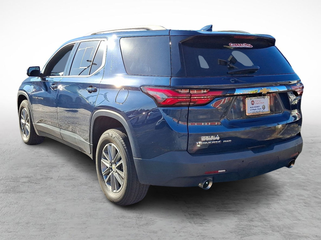 Used 2023 Chevrolet Traverse LT image 3