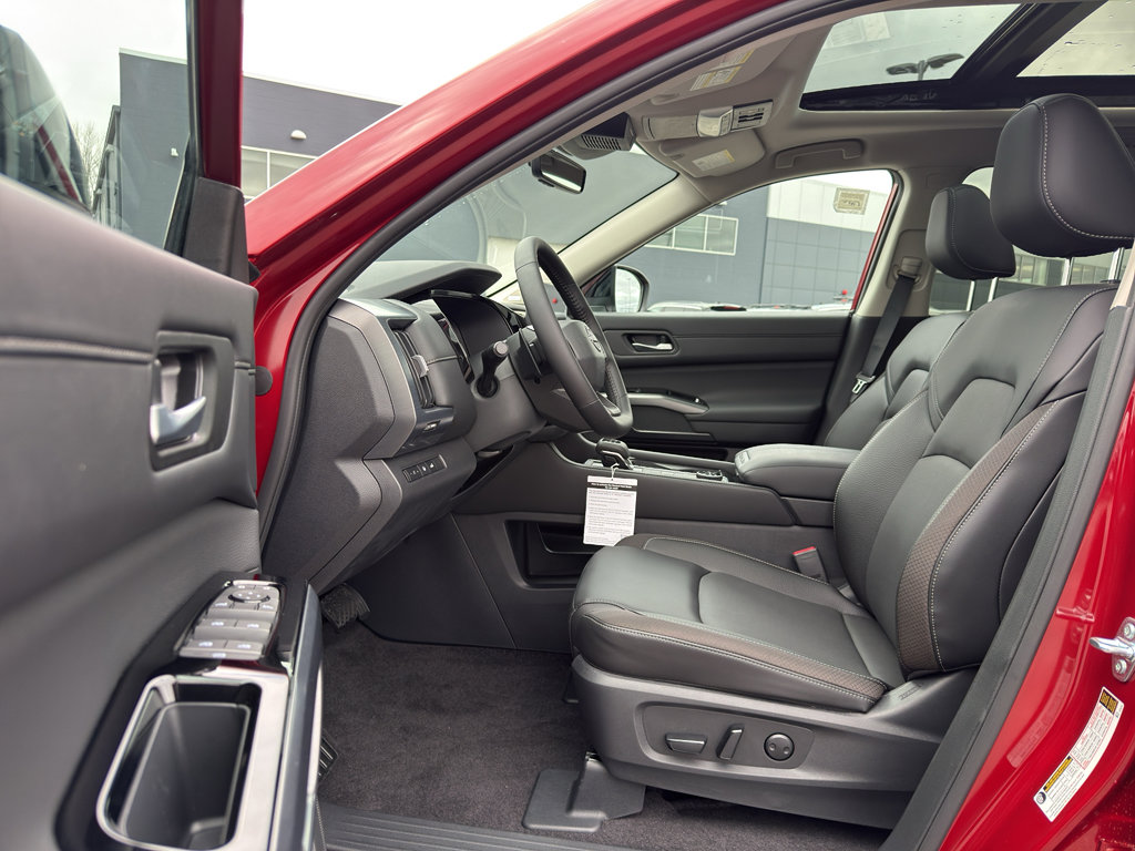 New 2026 Nissan Pathfinder SL image 11
