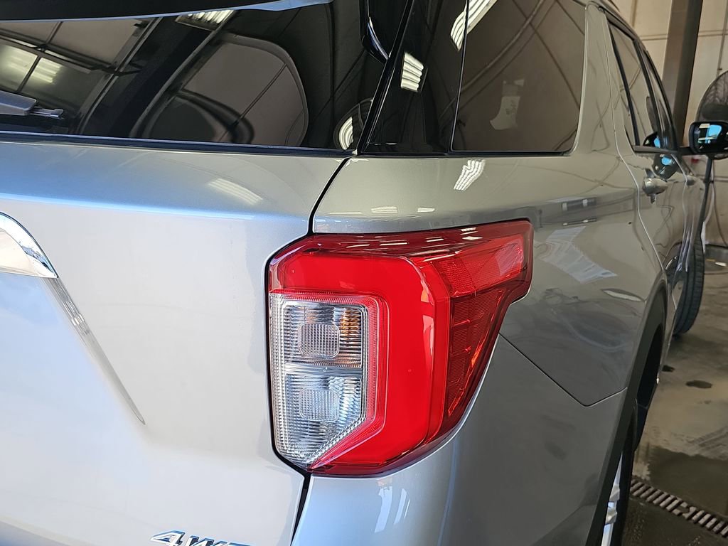 Used 2024 Ford Explorer XLT image 32