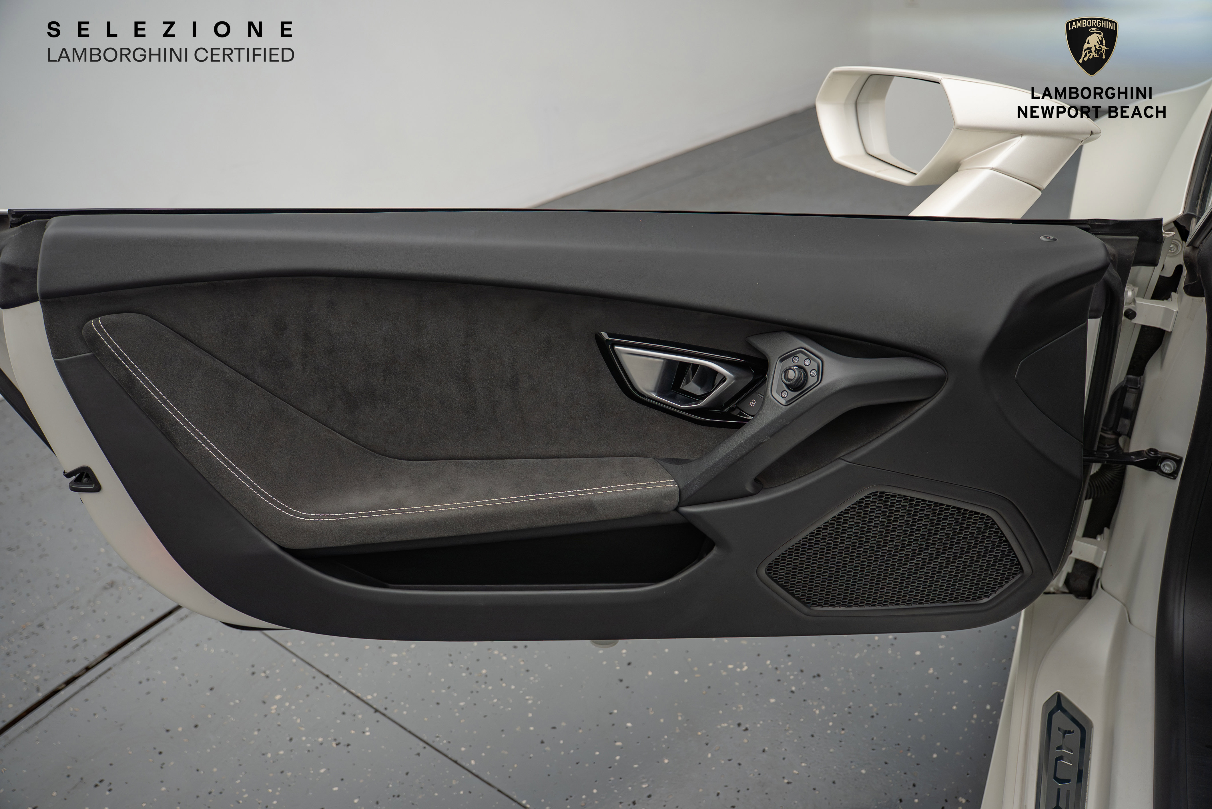 Used 2016 Lamborghini Huracan LP 610-4 image 36