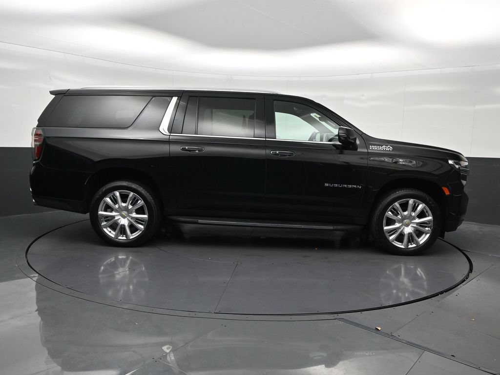 Used 2023 Chevrolet Suburban High Country RWD image 7