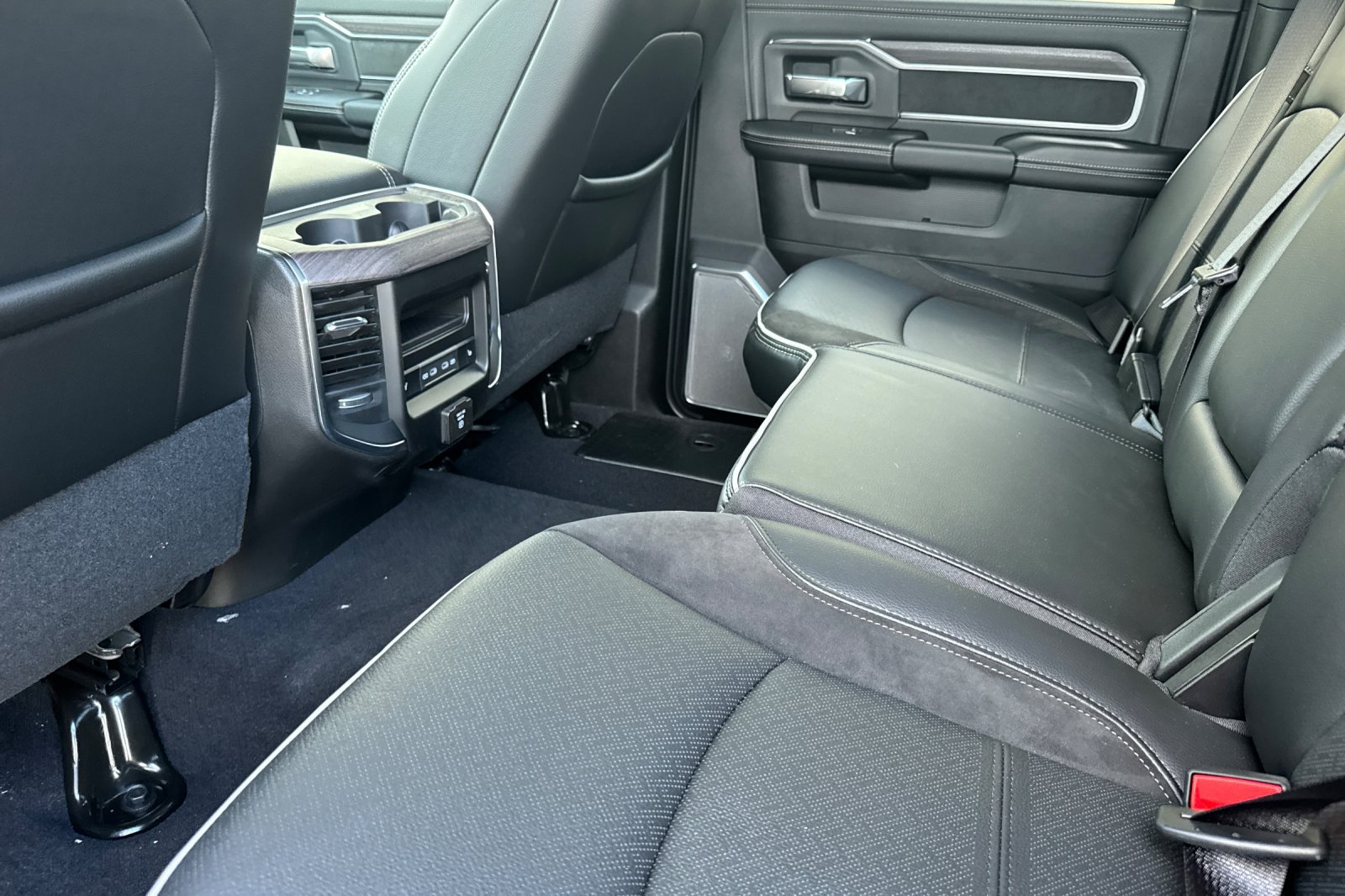 New 2027 RAM 3500 Laramie AWD/4WD image 11