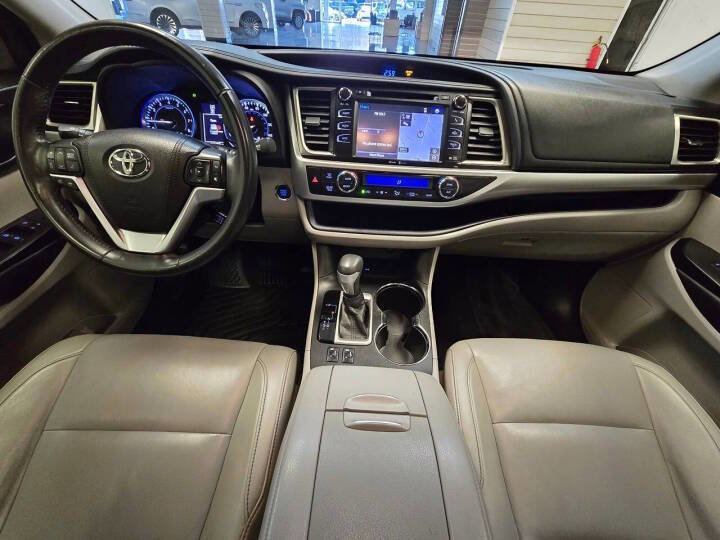 Used 2015 Toyota Highlander XLE image 3