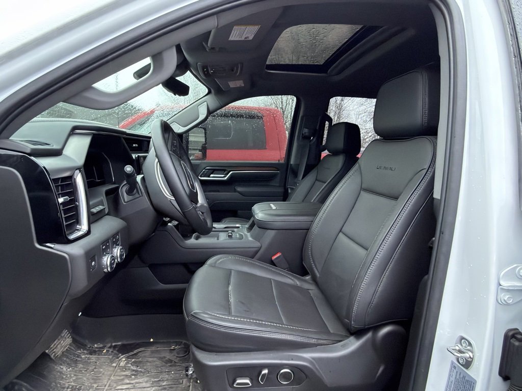 Used 2025 GMC Sierra 3500 Denali w/ Denali Reserve Package image 2