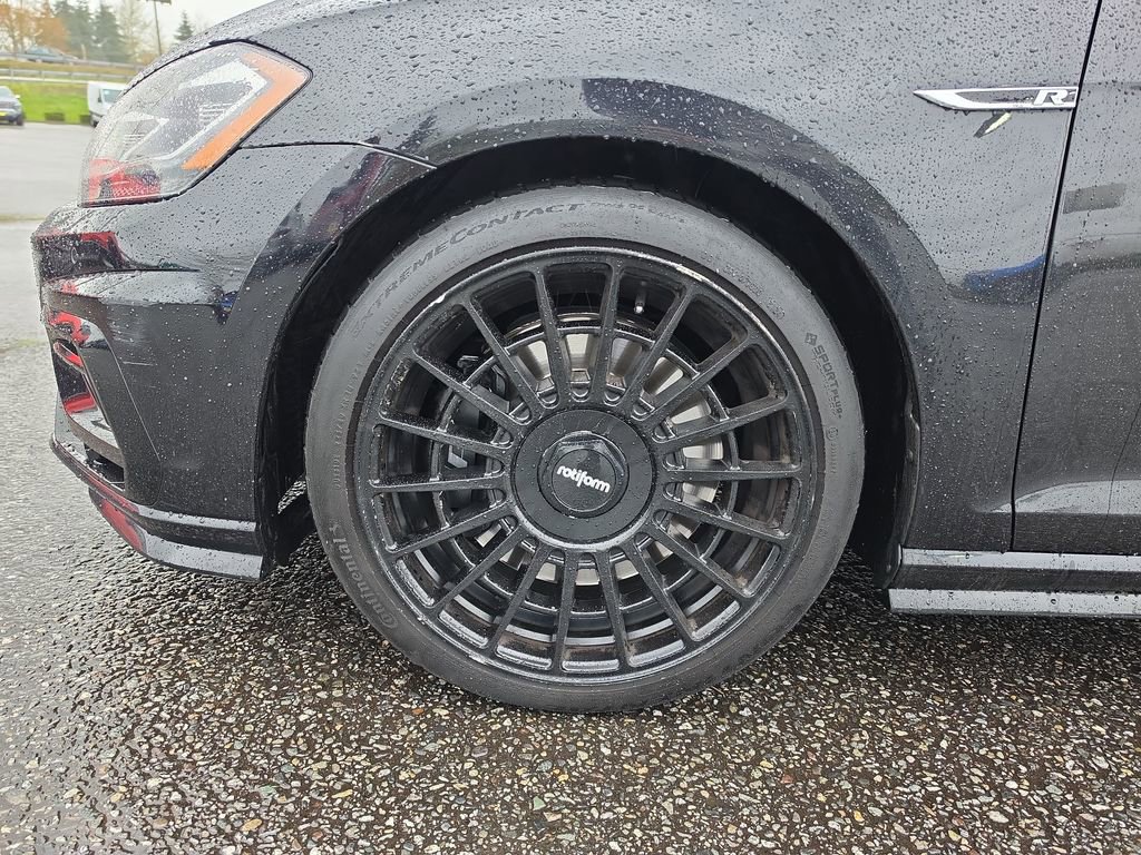 Used 2019 Volkswagen Golf R 4-Door image 36