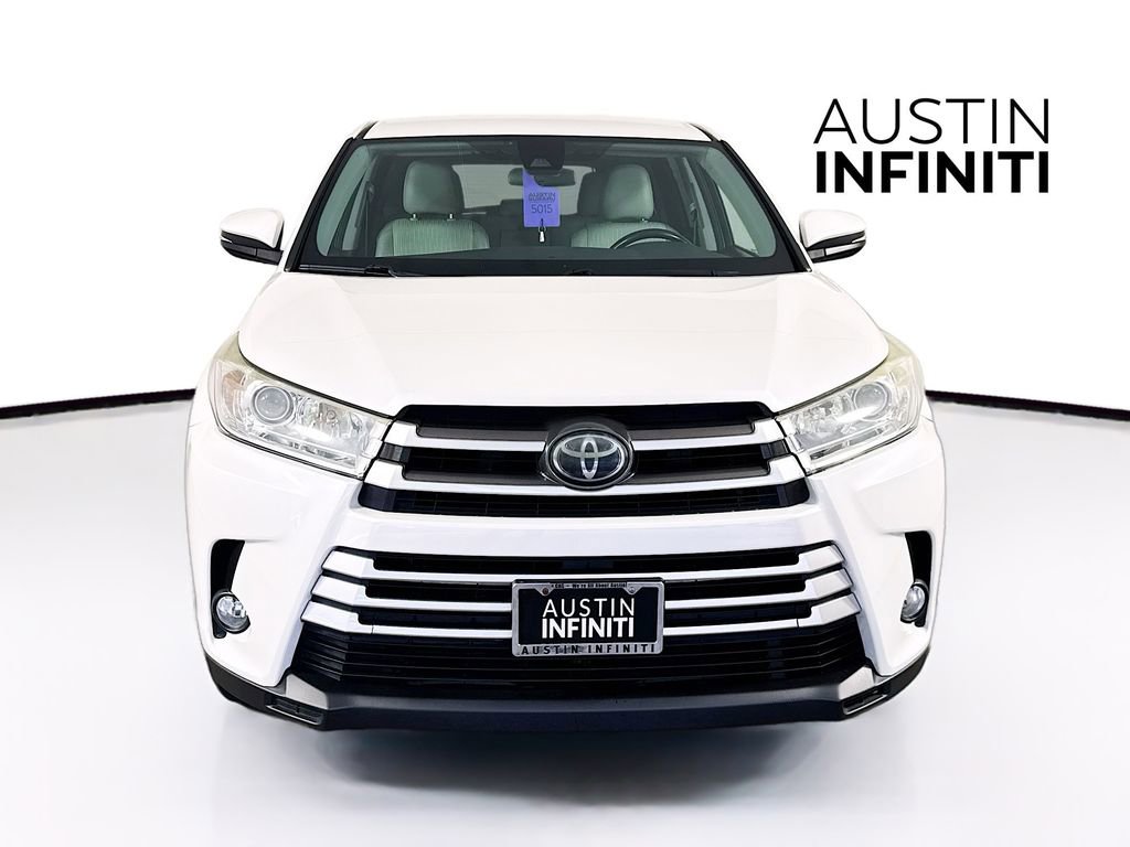 Used 2018 Toyota Highlander Plus FWD video 2