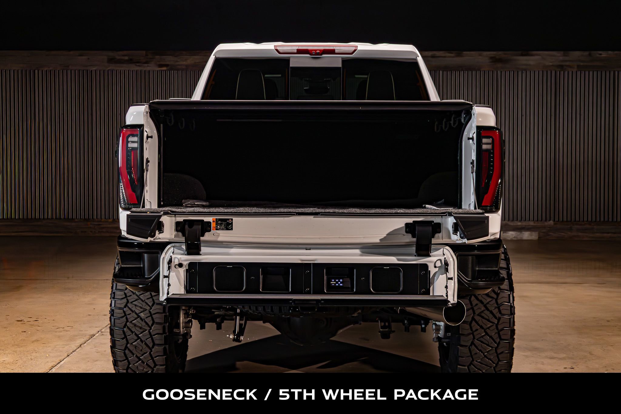 Used 2025 GMC Sierra 2500 AT4X image 9