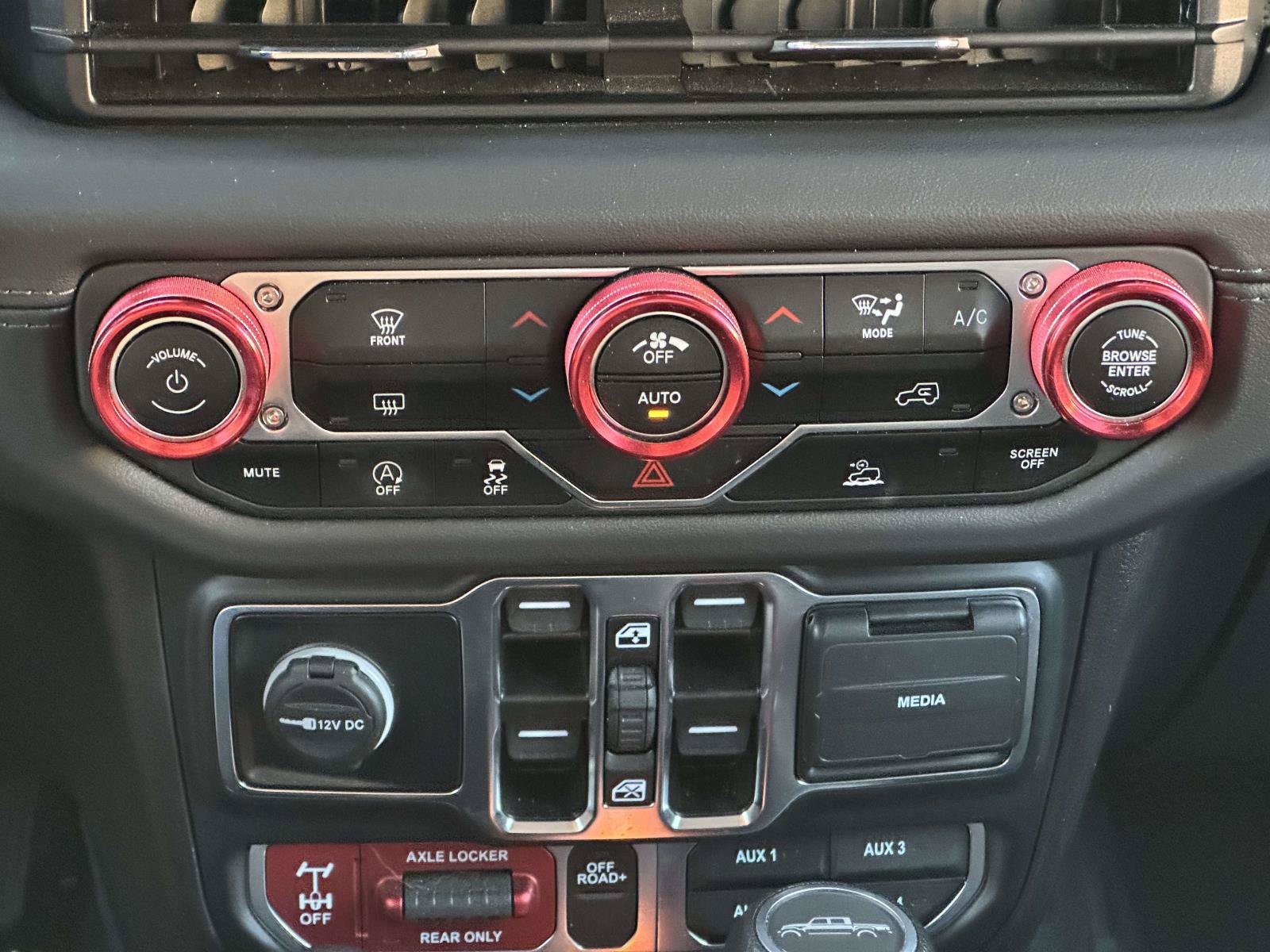 Used 2024 Jeep Gladiator Mojave AWD/4WD image 19