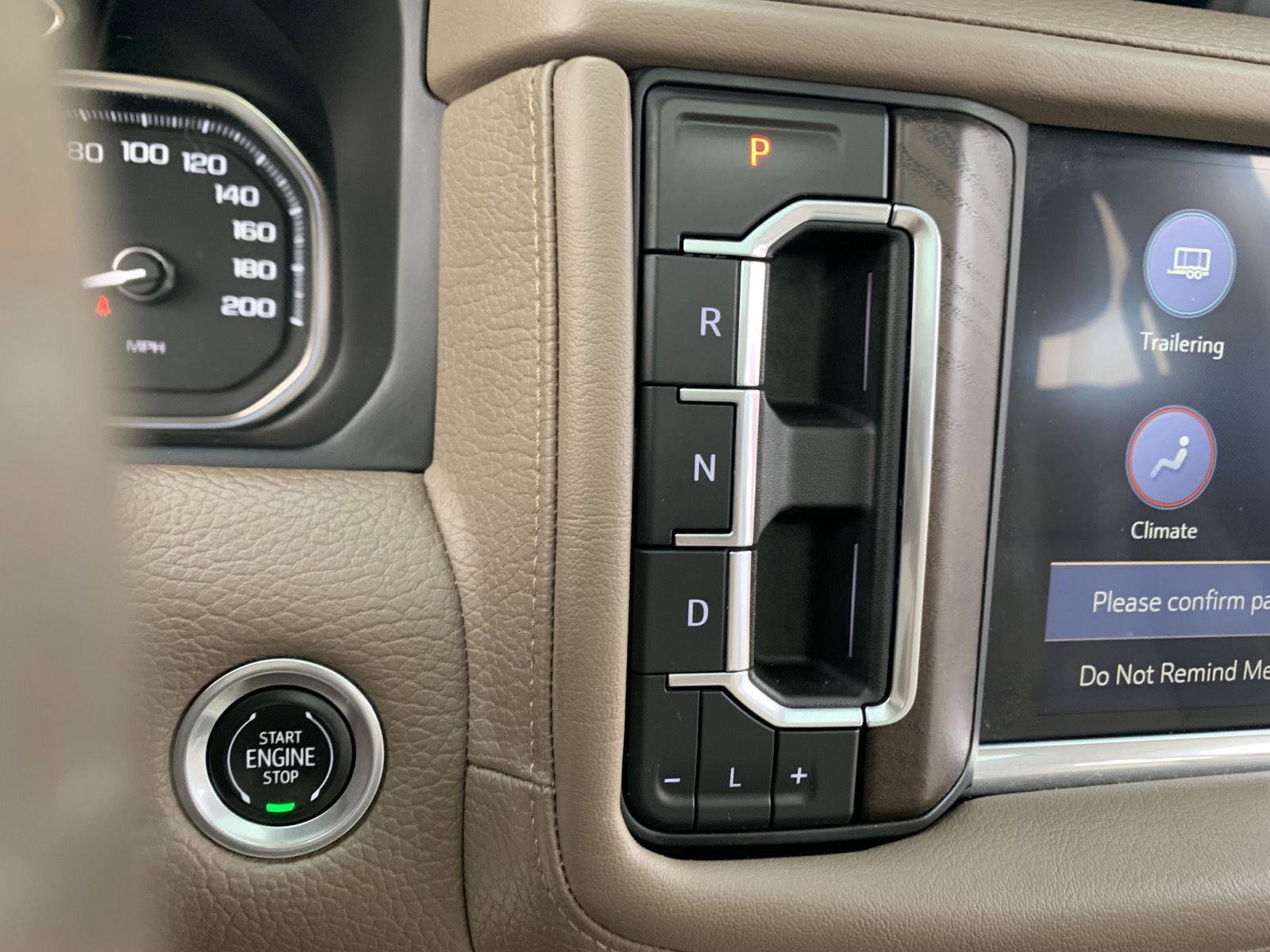 Used 2021 GMC Yukon XL Denali w/ Denali Premium Package image 9