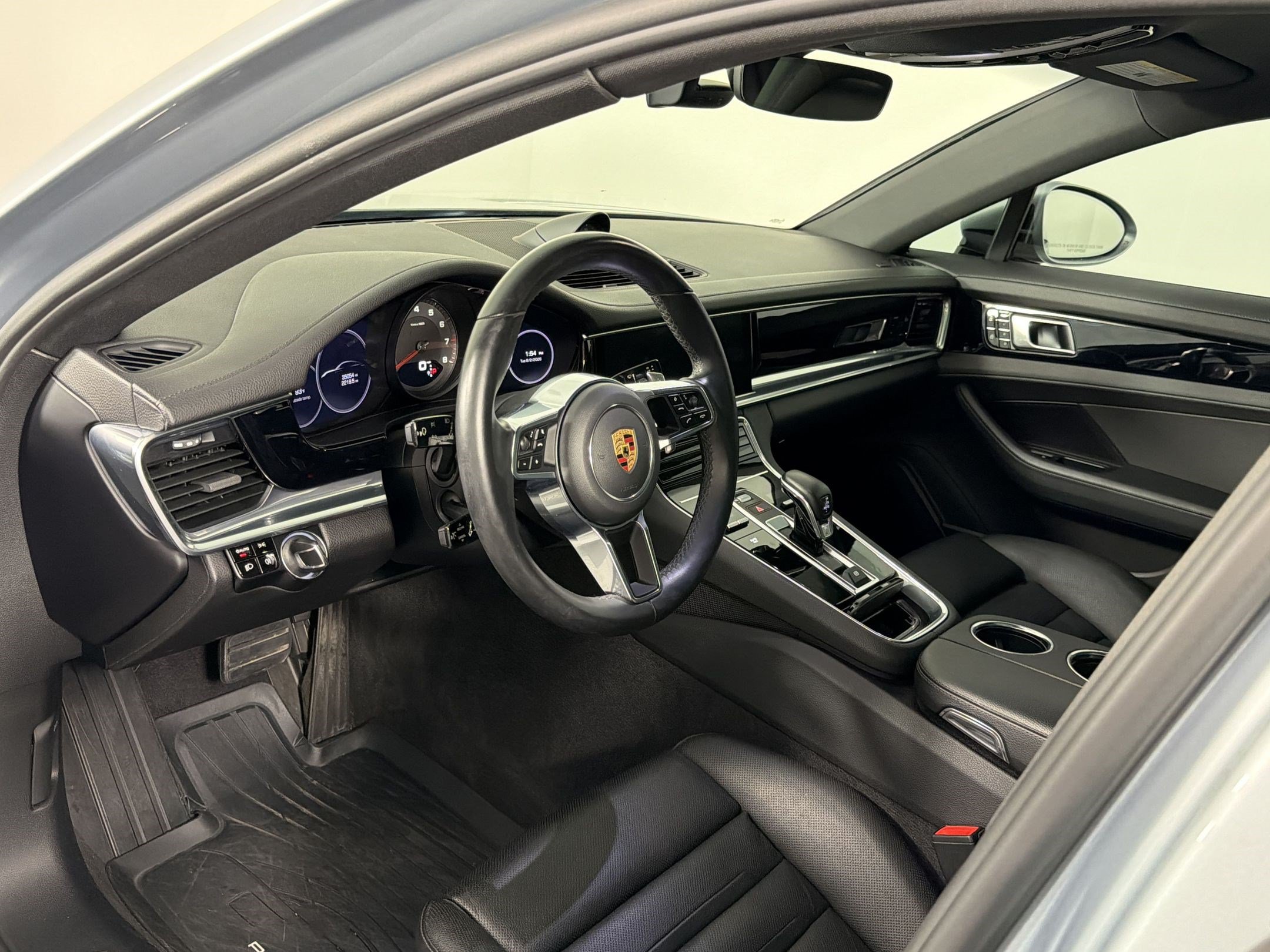 Certified 2019 Porsche Panamera image 4