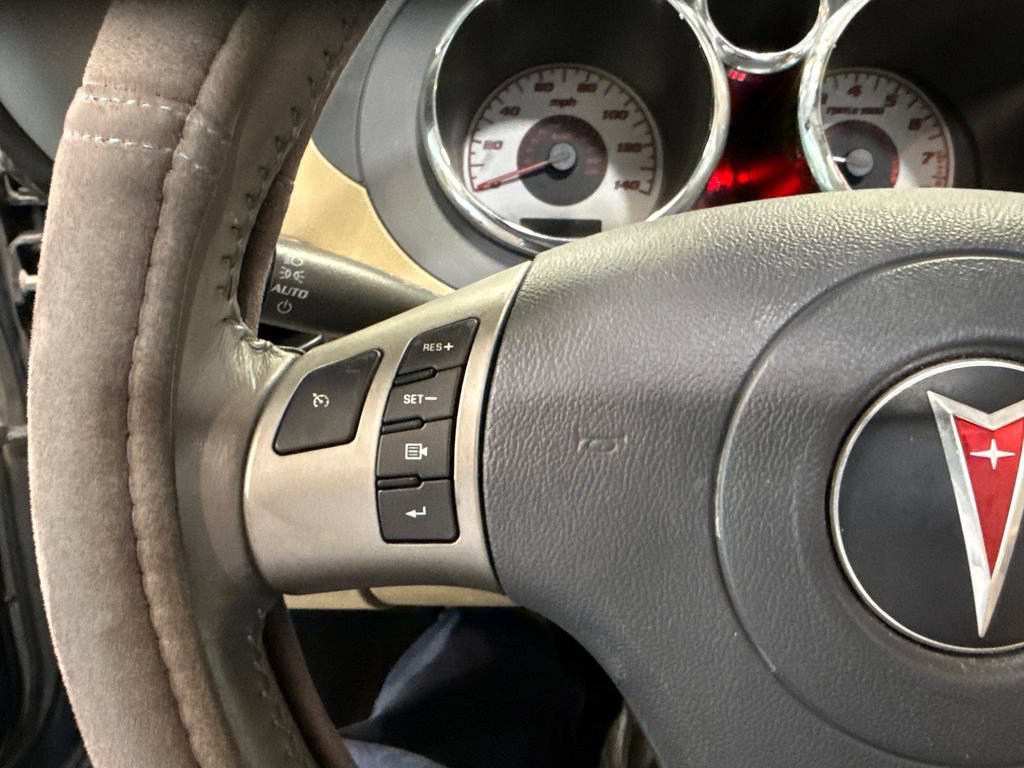 Used 2006 Pontiac Solstice Convertible w/ Premium Package RWD image 14