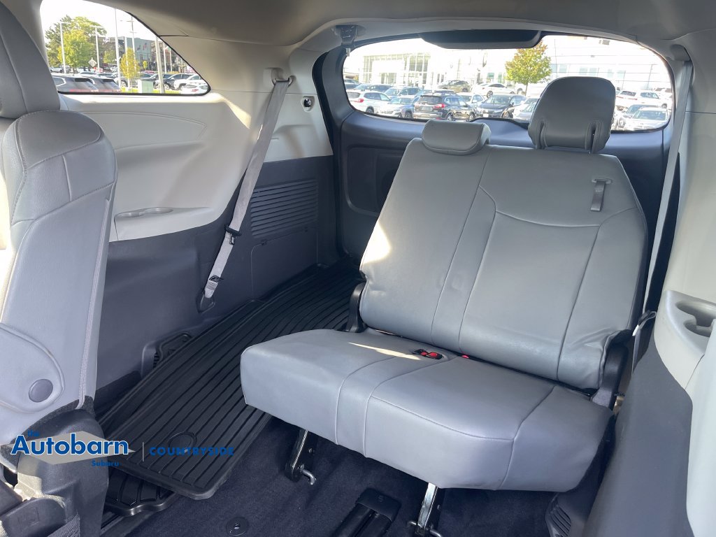 Used 2024 Toyota Sienna XLE AWD/4WD image 27