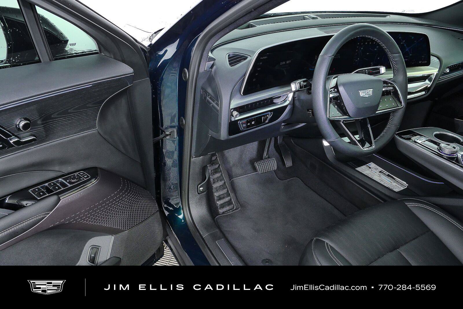 Used 2025 Cadillac Lyriq Luxury AWD/4WD image 8