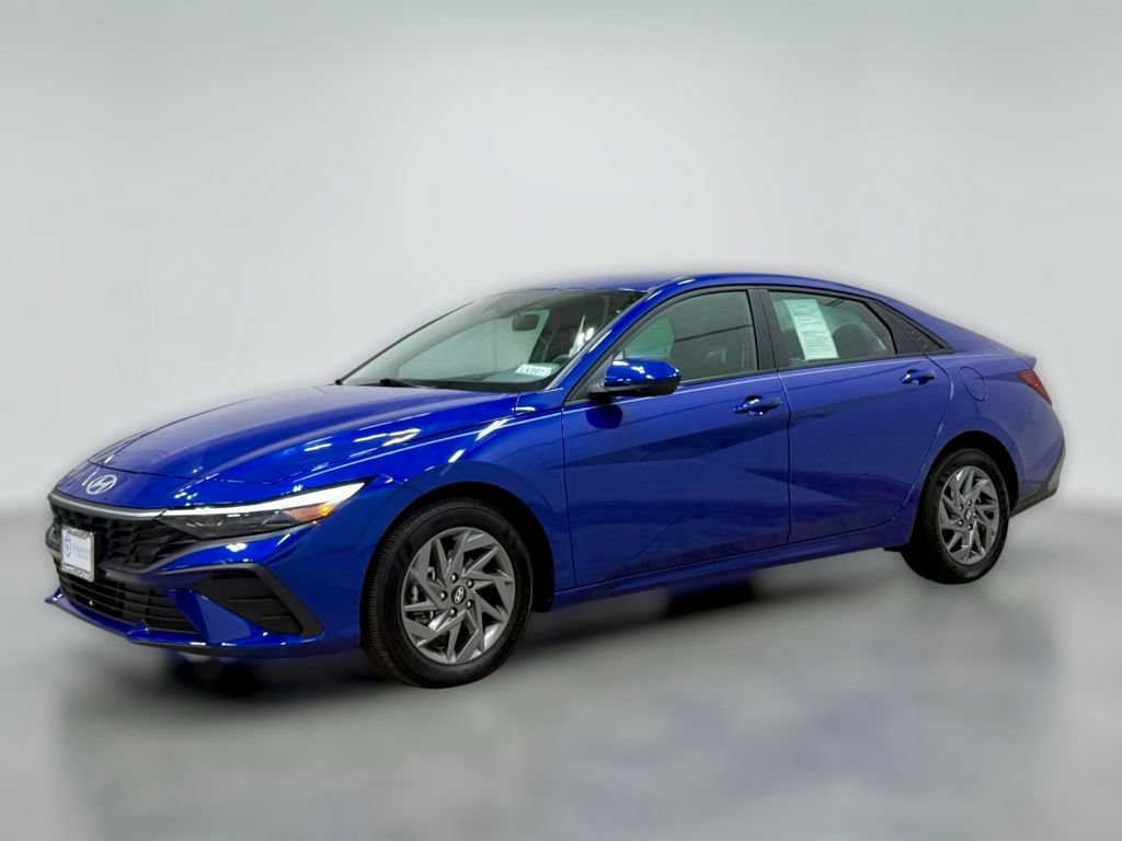 Used 2024 Hyundai Elantra SEL FWD image 9