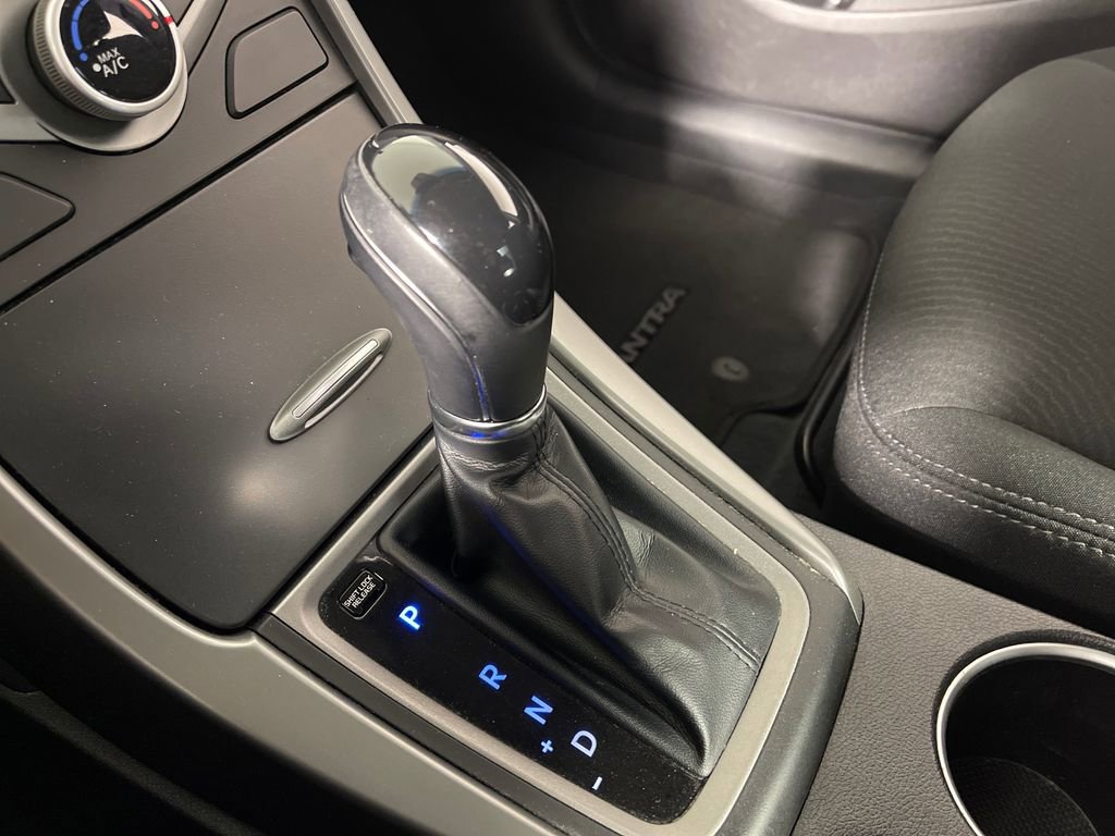 Used 2015 Hyundai Elantra SE w/ Option Group 03 FWD image 24