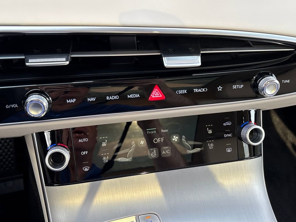 New 2026 Genesis GV70 2.5T Advanced image 17