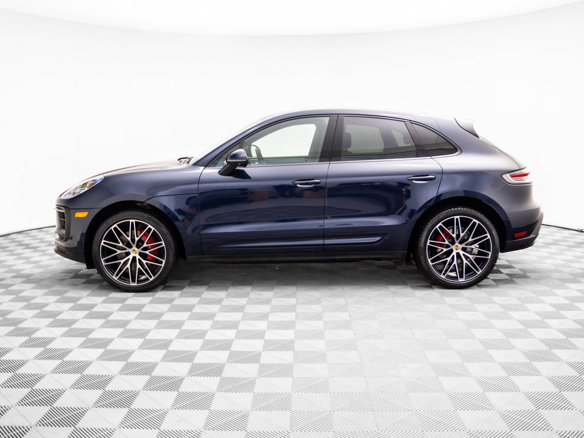 Certified 2022 Porsche Macan S image 2