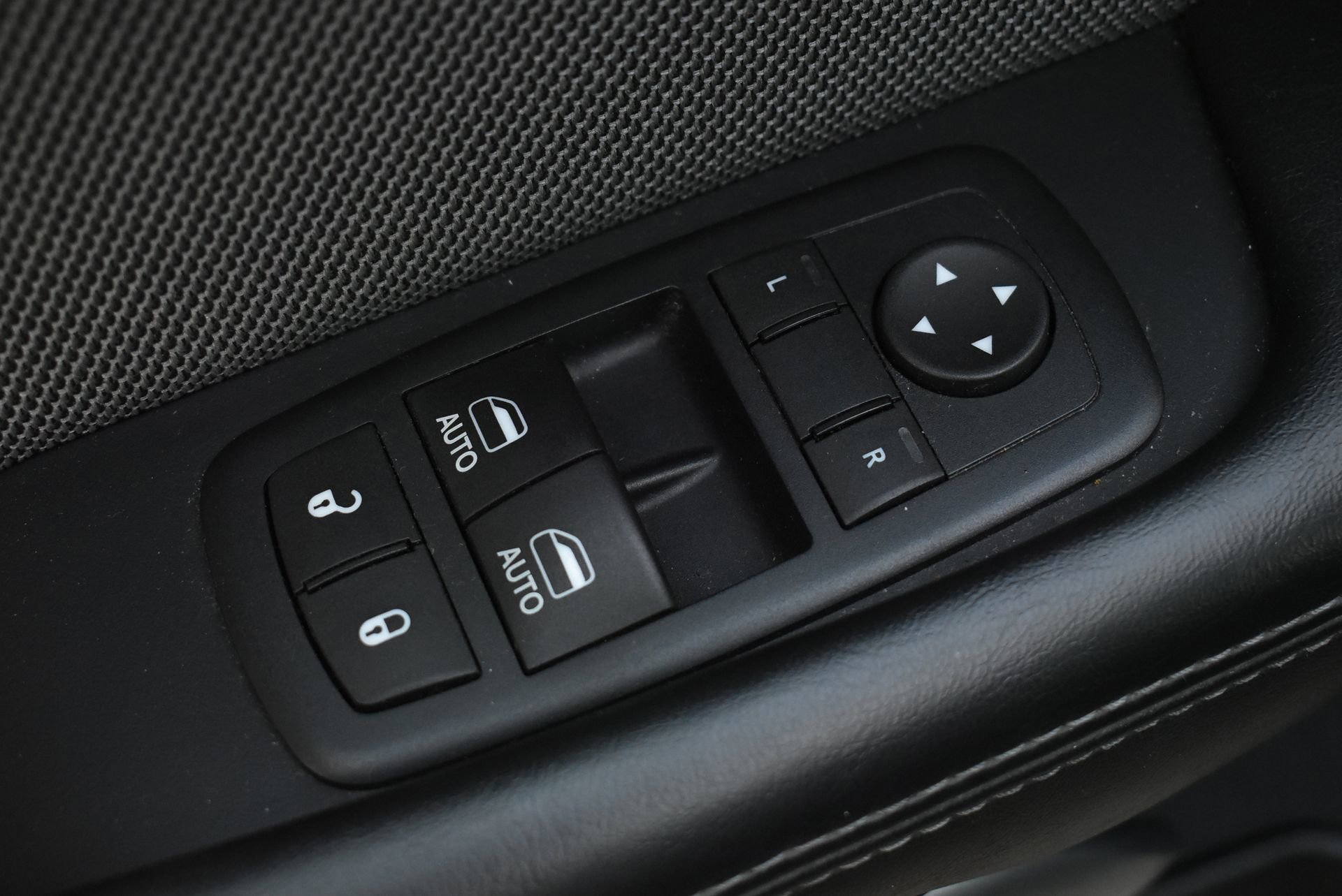 Used 2016 Dodge Challenger R/T image 13